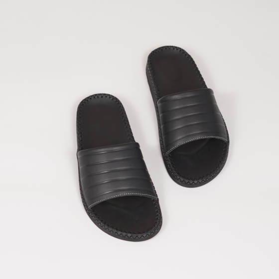 DéP Nam 3 Sọc Basic Halita , đế nhẹ và cao 3cm , thiết kế thời trang mới , khâu chỉ chắc chắn . Đế Bằng Slipper