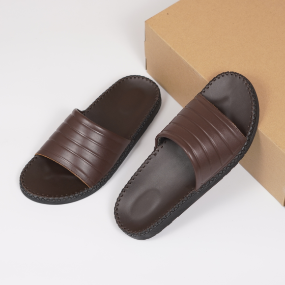 DéP Nam 3 Sọc Basic Halita , đế nhẹ và cao 3cm , thiết kế thời trang mới , khâu chỉ chắc chắn . Đế Bằng Slipper