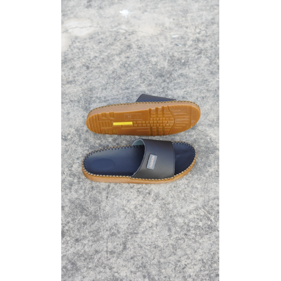 DéP Nam Doc Tờ Khoá Fashion Halita Đế Vàng , khâu chỉ toàn bộ , đế cao su nhẹ êm chân . Đế Bằng