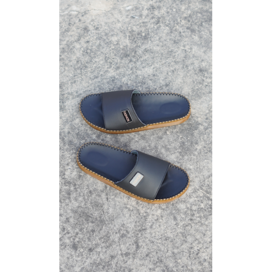 DéP Nam Doc Tờ Khoá Fashion Halita Đế Vàng , khâu chỉ toàn bộ , đế cao su nhẹ êm chân . Đế Bằng