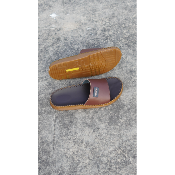 DéP Nam Doc Tờ Khoá Fashion Halita Đế Vàng , khâu chỉ toàn bộ , đế cao su nhẹ êm chân . Đế Bằng