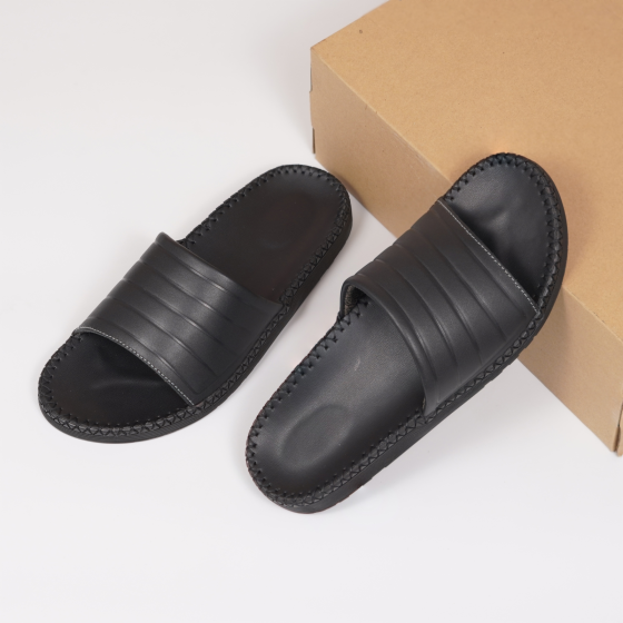 DéP Nam 3 Sọc Basic Halita , đế nhẹ và cao 3cm , thiết kế thời trang mới , khâu chỉ chắc chắn . Đế Bằng Slipper