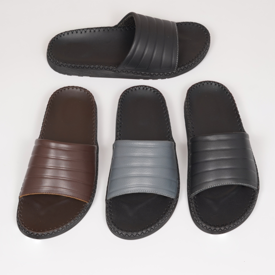 DéP Nam 3 Sọc Basic Halita , đế nhẹ và cao 3cm , thiết kế thời trang mới , khâu chỉ chắc chắn . Đế Bằng Slipper