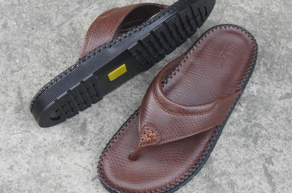 DéP Kẹp Nam Da Chống Nhăn , Đế Bằng Cao Su êm Chân , khâu dấu chỉ viền bền bỉ . Sandal Nhung Đồng