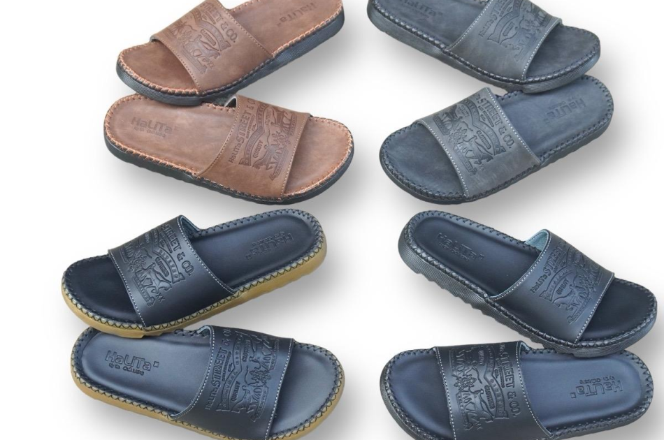 Dép in Vân Pháp Da Nhúm cao cấp, hạn chế trầy xước, đế cao su nhẹ và êm, thiết kế răng cưa bám đường tốt. Slipper Nhung DéP