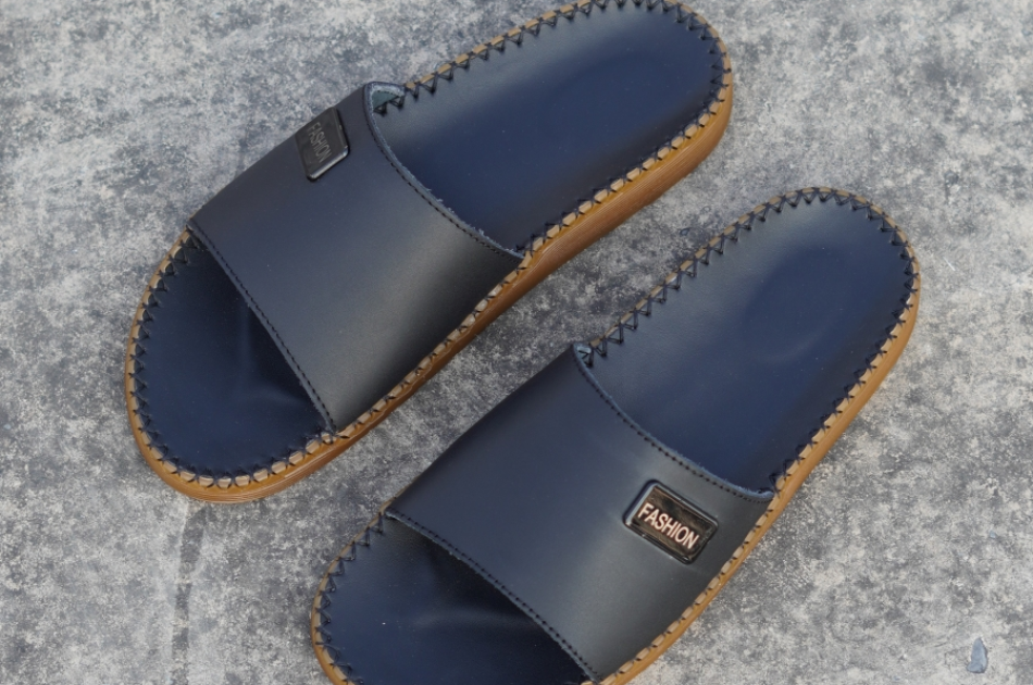 DéP Nam Doc Tờ Khoá Fashion Halita Đế Vàng , khâu chỉ toàn bộ , đế cao su nhẹ êm chân . Đế Bằng