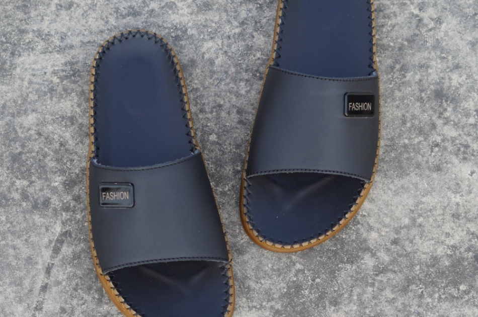 DéP Nam Doc Tờ Khoá Fashion Halita Đế Vàng , khâu chỉ toàn bộ , đế cao su nhẹ êm chân . Đế Bằng