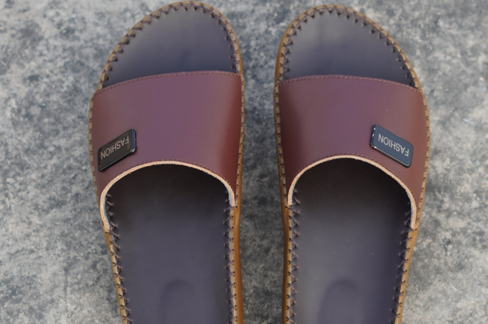 DéP Nam Doc Tờ Khoá Fashion Halita Đế Vàng , khâu chỉ toàn bộ , đế cao su nhẹ êm chân . Đế Bằng