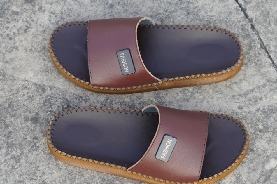 DéP Nam Doc Tờ Khoá Fashion Halita Đế Vàng , khâu chỉ toàn bộ , đế cao su nhẹ êm chân . Đế Bằng