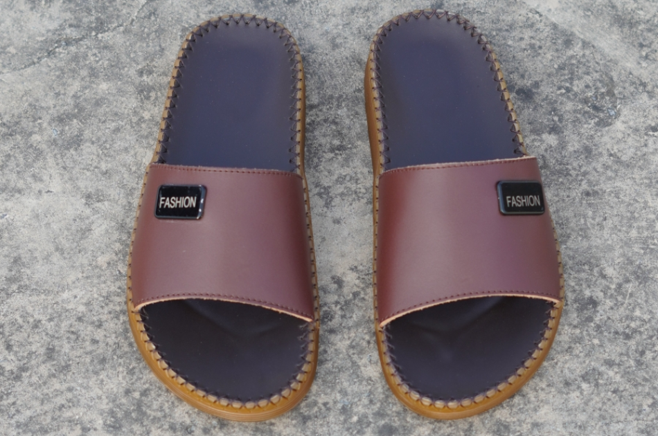 DéP Nam Doc Tờ Khoá Fashion Halita Đế Vàng , khâu chỉ toàn bộ , đế cao su nhẹ êm chân . Đế Bằng