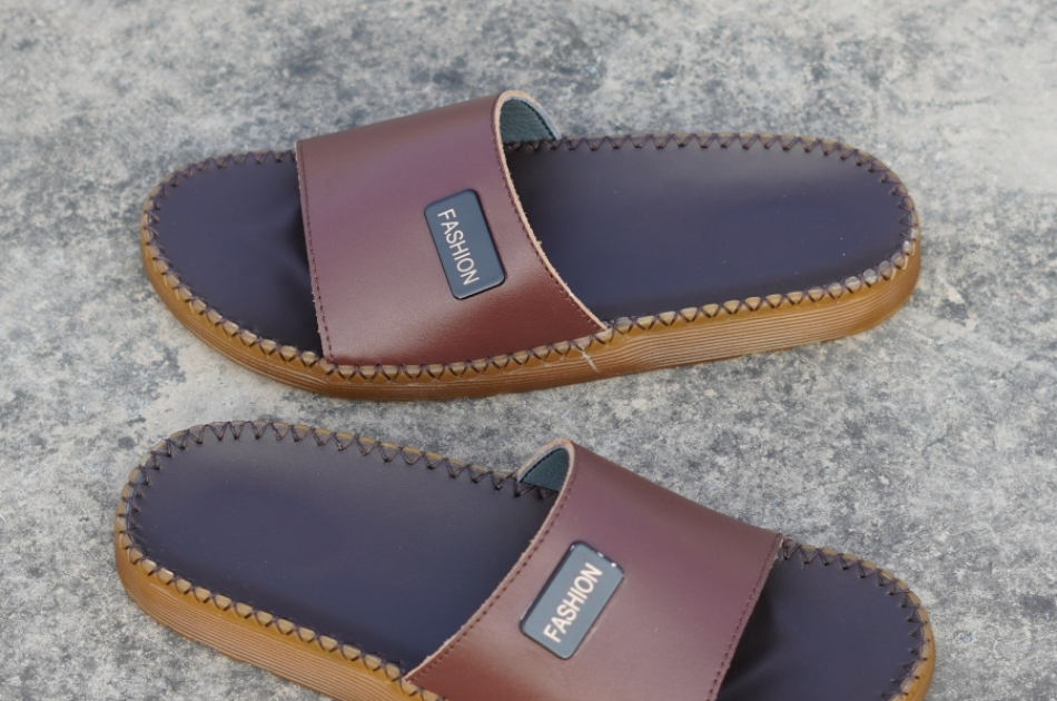 DéP Nam Doc Tờ Khoá Fashion Halita Đế Vàng , khâu chỉ toàn bộ , đế cao su nhẹ êm chân . Đế Bằng