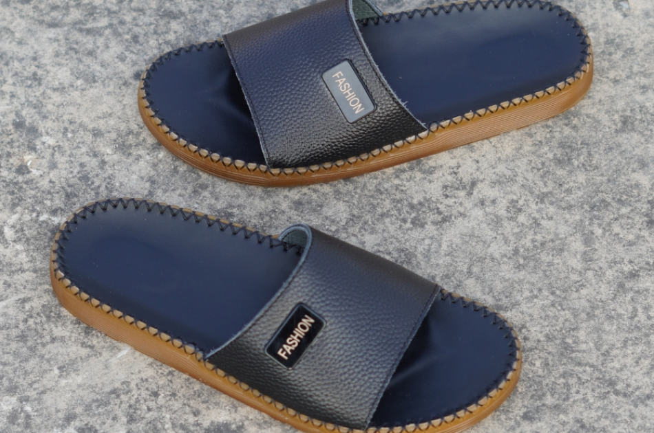DéP Nam Doc Tờ Khoá Fashion Halita Đế Vàng , khâu chỉ toàn bộ , đế cao su nhẹ êm chân . Đế Bằng