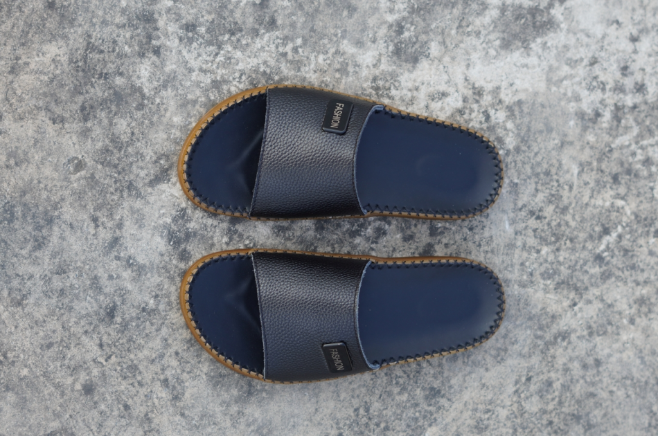 DéP Nam Doc Tờ Khoá Fashion Halita Đế Vàng , khâu chỉ toàn bộ , đế cao su nhẹ êm chân . Đế Bằng