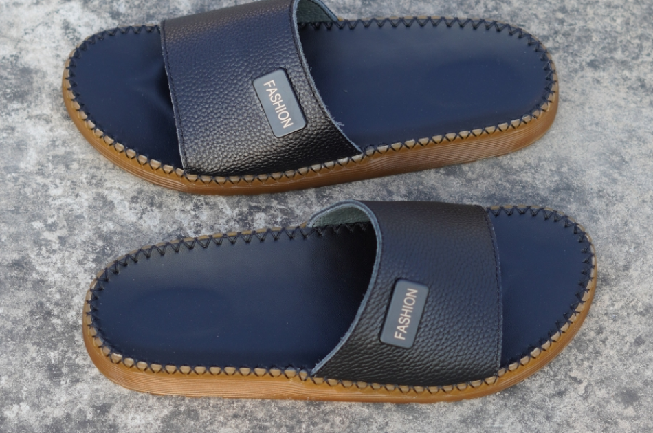 DéP Nam Doc Tờ Khoá Fashion Halita Đế Vàng , khâu chỉ toàn bộ , đế cao su nhẹ êm chân . Đế Bằng
