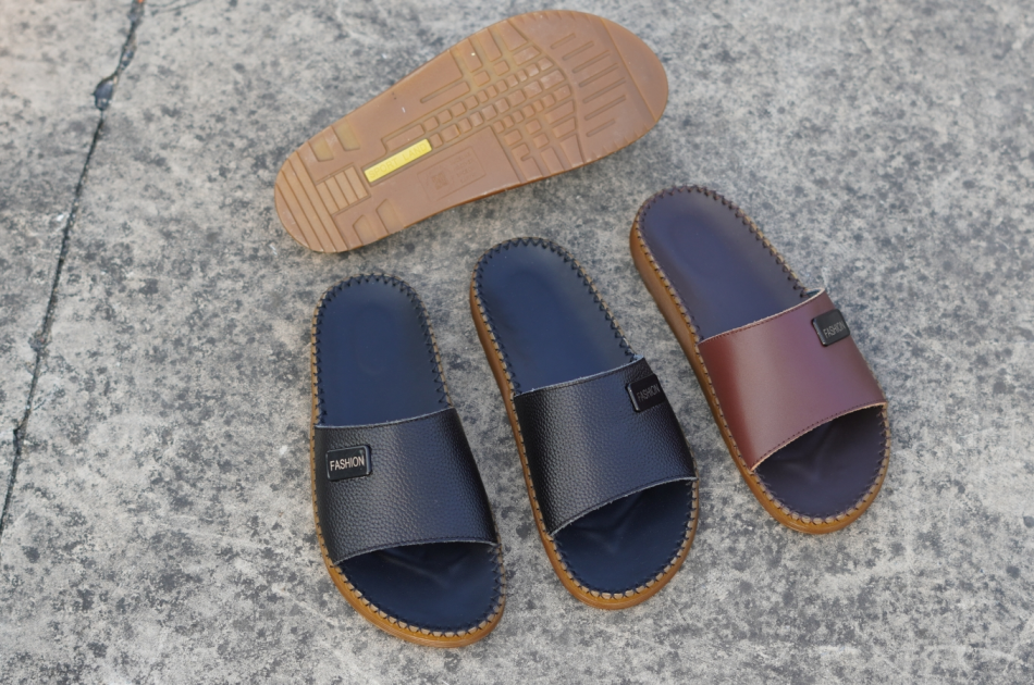 DéP Nam Doc Tờ Khoá Fashion Halita Đế Vàng , khâu chỉ toàn bộ , đế cao su nhẹ êm chân . Đế Bằng